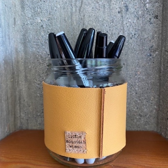 Leather Handcrafted “Grouse” Propagation Vase - Picture 8 of 9